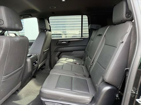 Used 2025 Chevrolet Suburban LT AWD/4WD image 15