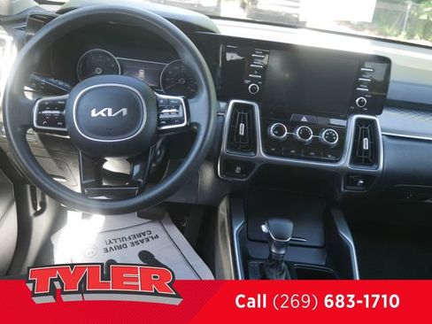Used 2022 Kia Sorento LX AWD/4WD image 39