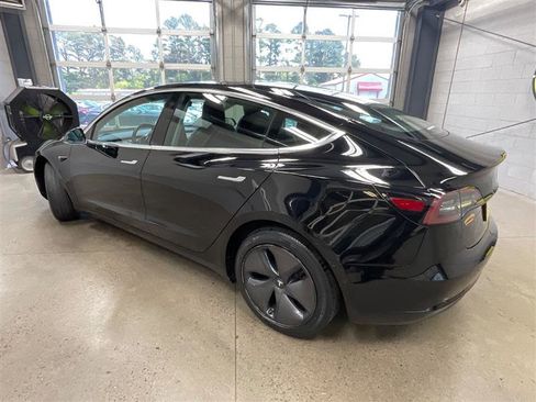 Used 2020 Tesla Model 3 Standard Range RWD image 3