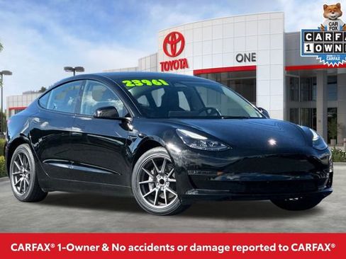 Used 2023 Tesla Model 3 Standard Range image 2