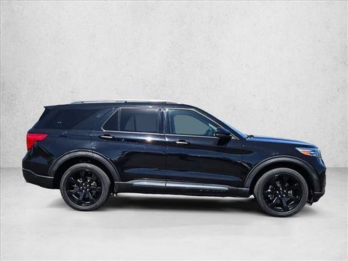 Used 2021 Ford Explorer Platinum w/ Equipment Group 601A AWD/4WD image 4