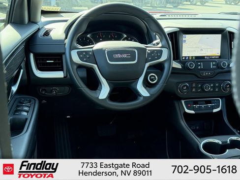 Used 2024 GMC Terrain SLE w/ Driver Convenience Package FWD image 8