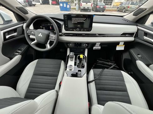 New 2026 Mitsubishi Outlander SE AWD/4WD image 15
