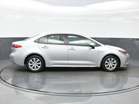 Used 2024 Toyota Corolla LE FWD image 7