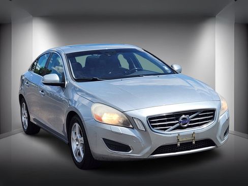 Used 2013 Volvo S60 T5 AWD/4WD image 4