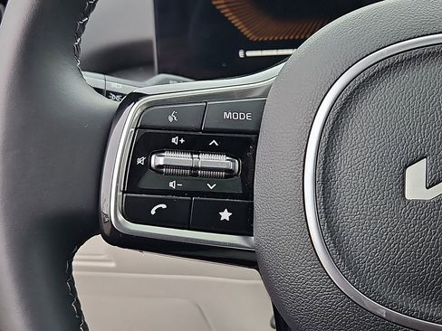 Certified 2025 Kia Sorento S w/ Panoramic Sunroof Package image 25