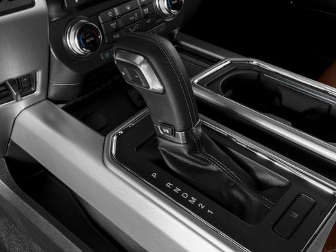 Used 2017 Ford F150 Platinum w/ Equipment Group 701A Luxury AWD/4WD image 8