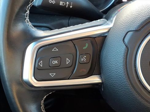Used 2022 Jeep Wrangler Unlimited Sahara AWD/4WD image 12