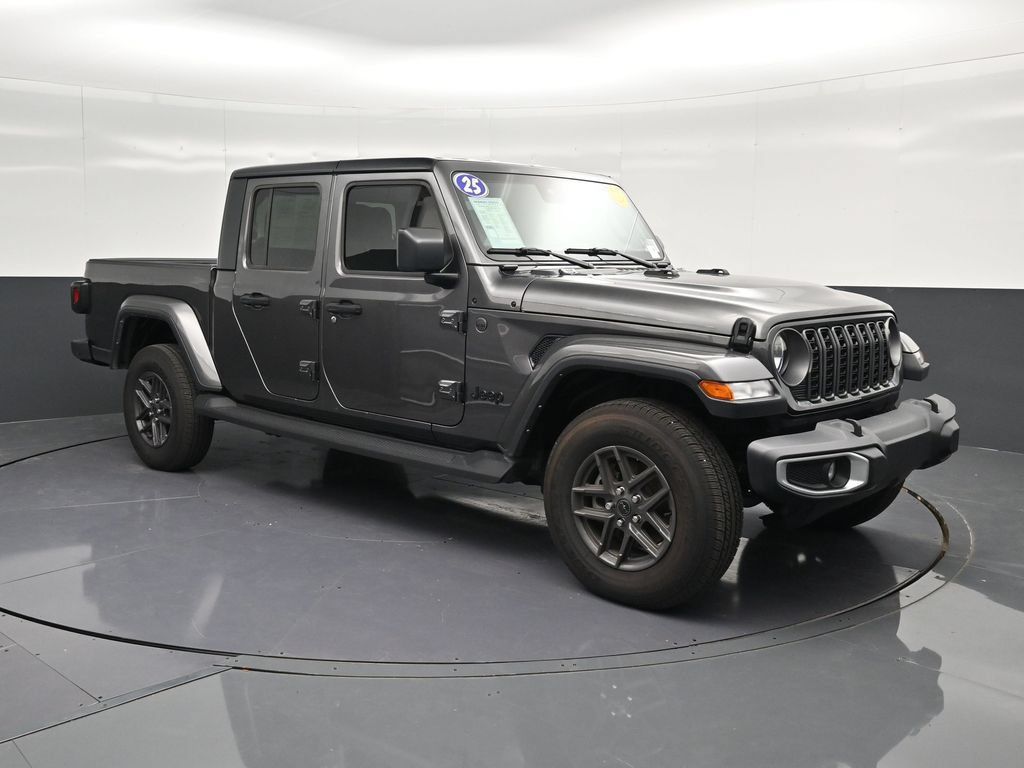 Used 2025 Jeep Gladiator Sport AWD/4WD image 5