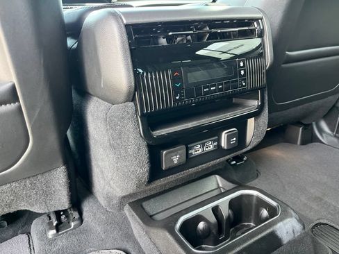 Used 2025 Jeep Wagoneer Series III w/ Premium Group I AWD/4WD image 21