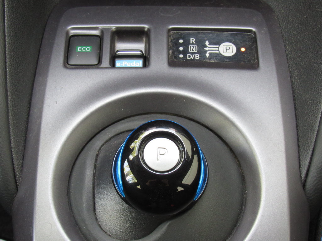 Used 2025 Nissan Leaf S FWD image 27
