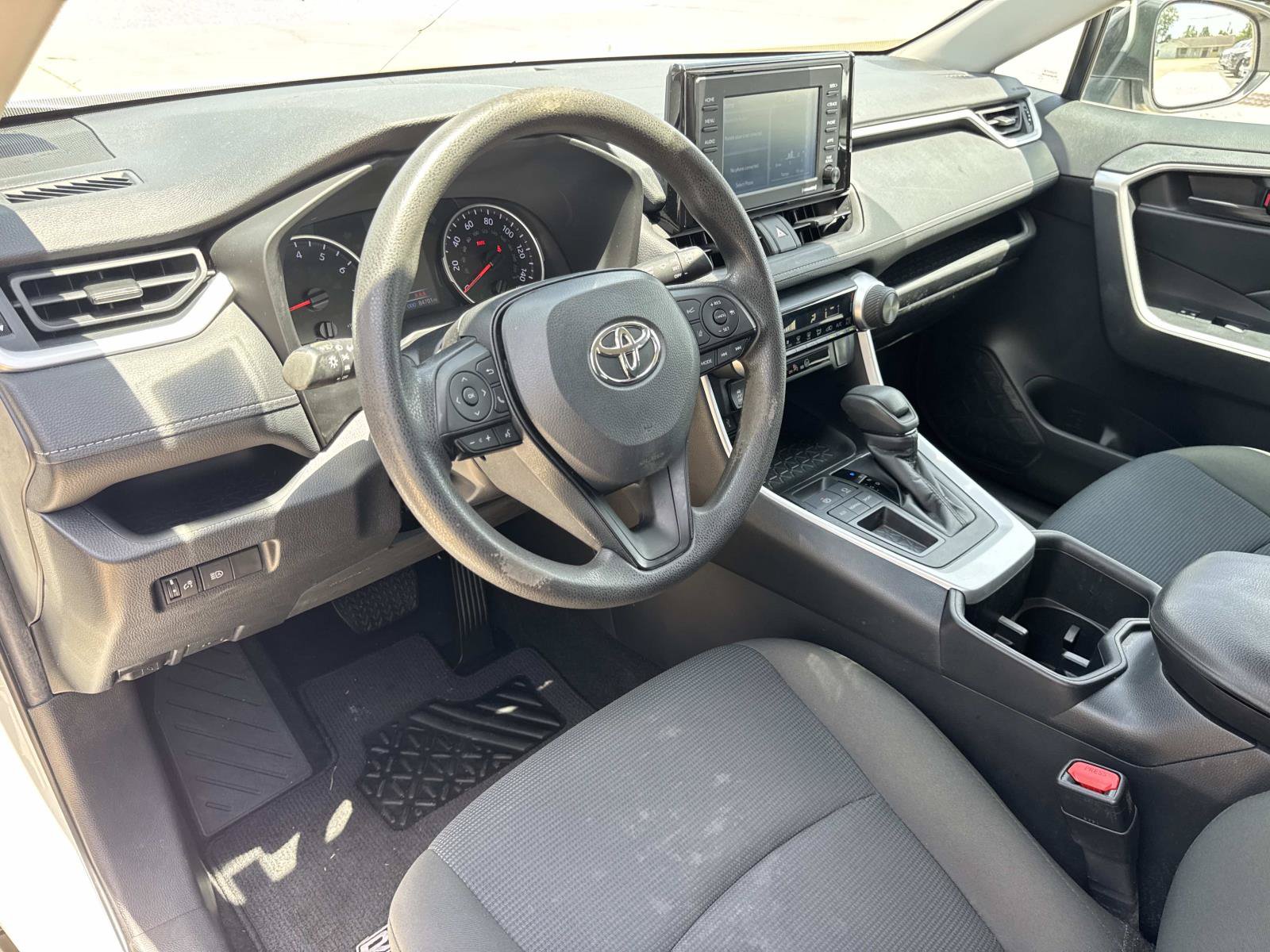 Used 2022 Toyota RAV4 LE FWD image 17