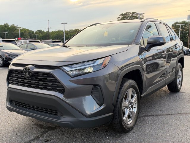 Used 2025 Toyota RAV4 XLE FWD image 8