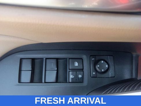 Used 2021 Toyota RAV4 XLE w/ Convenience Package FWD image 18