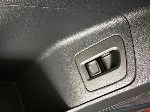 Used 2021 Volkswagen Atlas SEL Premium image 38