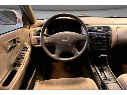 Used 1998 Honda Accord LX image 7