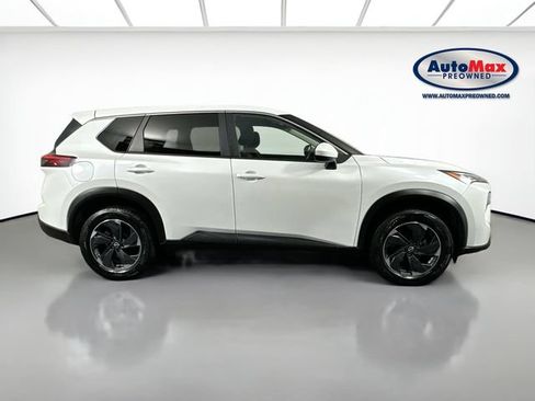 Used 2024 Nissan Rogue SV AWD/4WD image 9