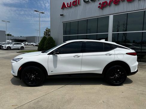 Used 2025 Buick Envista Sport Touring w/ Convenience II Package FWD image 8