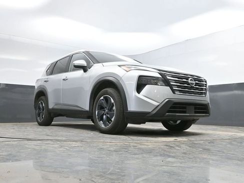 Used 2025 Nissan Rogue SV AWD/4WD image 47