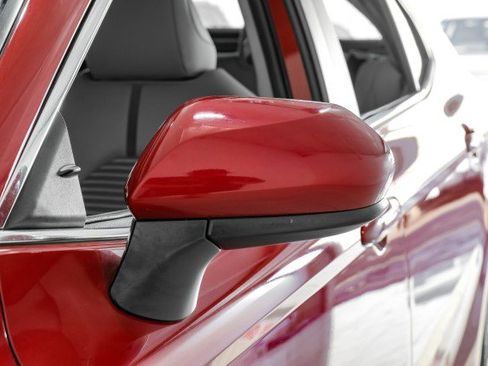 Used 2019 Toyota Camry SE image 36