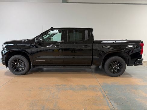 Used 2025 Chevrolet Silverado 1500 High Country w/ Midnight Edition AWD/4WD image 2