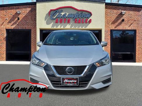 Used 2021 Nissan Versa SV FWD image 10