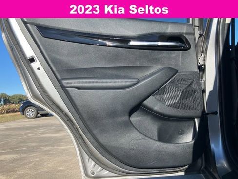 Used 2023 Kia Seltos S w/ Navigation Package image 18