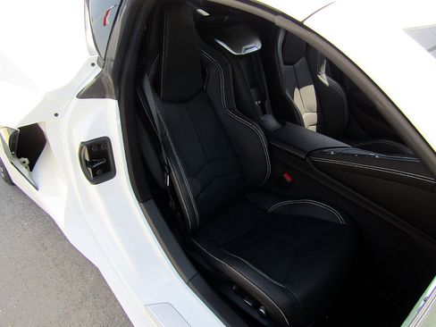 Used 2022 Chevrolet Corvette Stingray Preferred Cpe w/ Z51 Performance Package RWD image 12