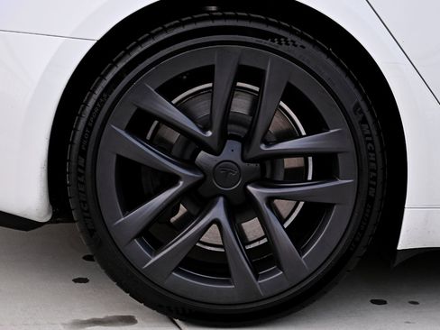 Used 2022 Tesla Model S Plaid image 36