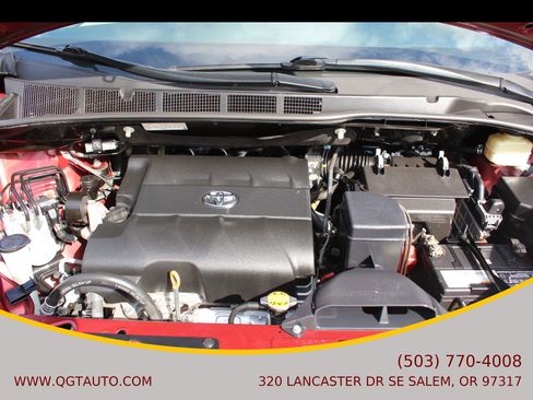 Used 2016 Toyota Sienna Limited image 10
