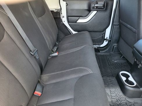 Used 2017 Jeep Wrangler Unlimited Rubicon w/ Connectivity Group AWD/4WD image 8
