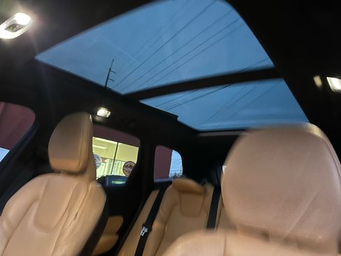 Used 2019 Volvo XC60 T5 Momentum w/ Multimedia Package image 33