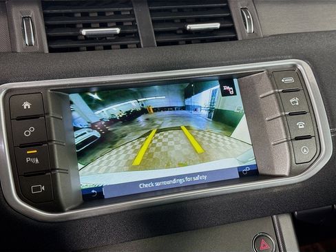 Used 2019 Land Rover Range Rover Evoque SE image 19