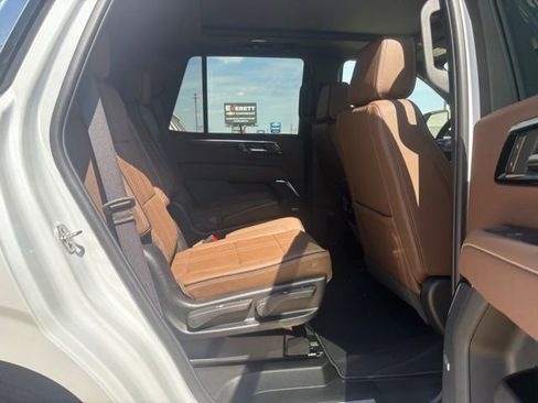 New 2026 Chevrolet Tahoe High Country w/ Sun And Tow Package AWD/4WD image 14