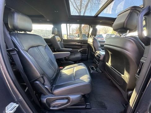 Used 2024 Jeep Wagoneer L Series II w/ Premium Group I image 33