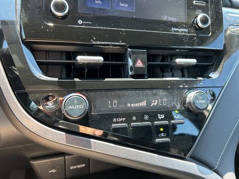 Used 2023 Toyota Camry SE image 29