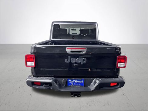 Used 2022 Jeep Gladiator Sport image 7