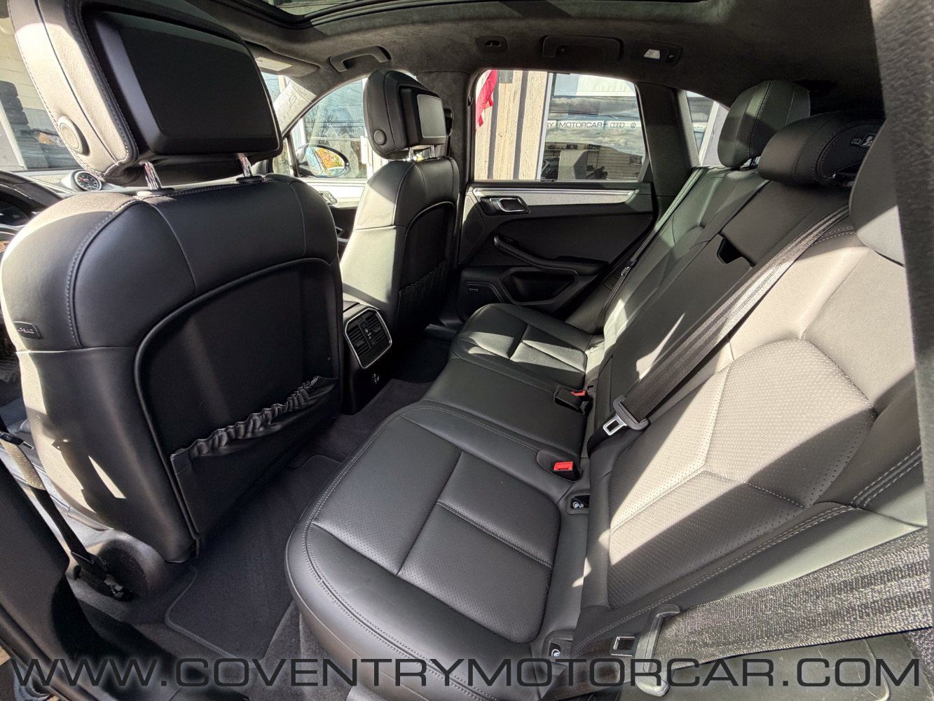 Used 2020 Porsche Macan Turbo AWD/4WD image 47
