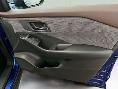 Used 2023 Nissan Rogue S image 32