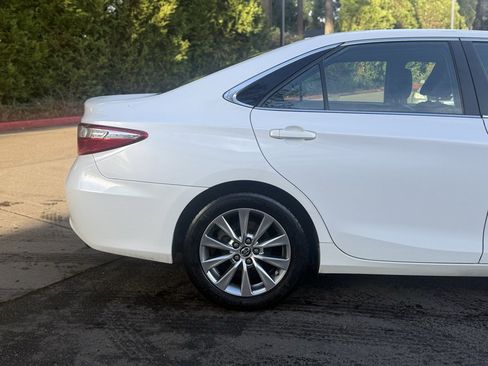 Used 2015 Toyota Camry XLE image 12