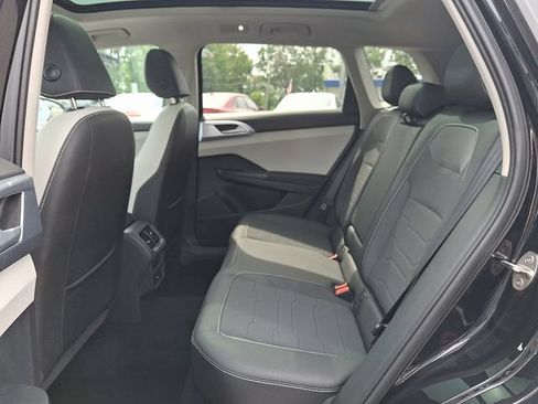 Used 2025 Volkswagen Taos SE w/ Panoramic Sunroof Package AWD/4WD image 10