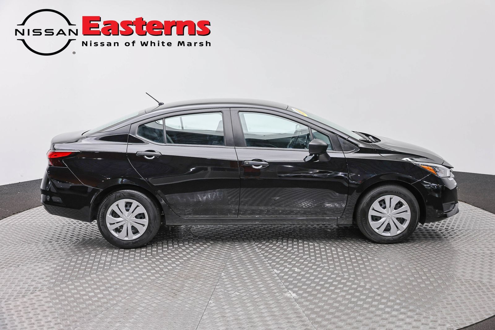 Used 2025 Nissan Versa S FWD image 4