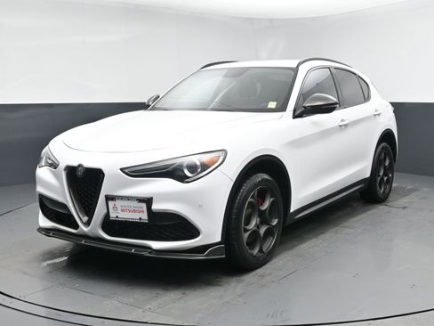 Used 2018 Alfa Romeo Stelvio Sport w/ Quick Order Package 22J Sport AWD/4WD image 1
