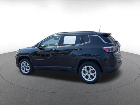 Used 2025 Jeep Compass Latitude AWD/4WD image 10