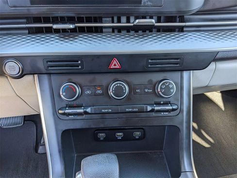 Certified 2022 Kia Carnival LX image 25