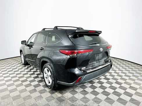 Used 2023 Toyota Highlander LE image 7