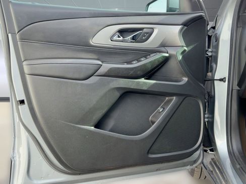 Used 2023 Chevrolet Traverse LT image 32