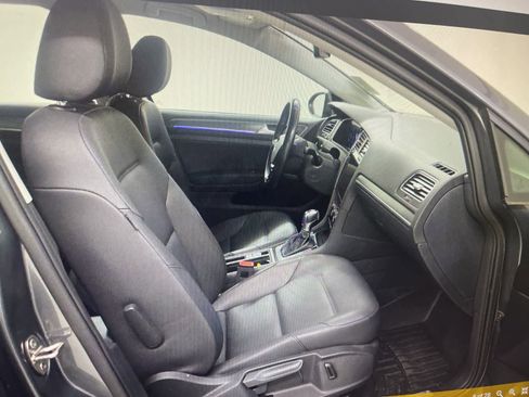 Used 2018 Volkswagen e-Golf SEL Premium w/ Driver Assistance Package FWD image 7
