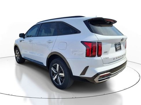 Used 2021 Kia Sorento EX w/ Panoramic Sunroof Package image 4