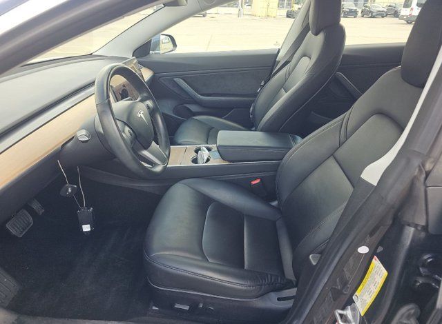 Used 2018 Tesla Model 3 Long Range RWD image 3